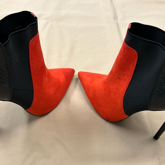 Booties Size 5 gorgeous multi color suede heeled booties- so go for it-stand out - Picture 3 of 8